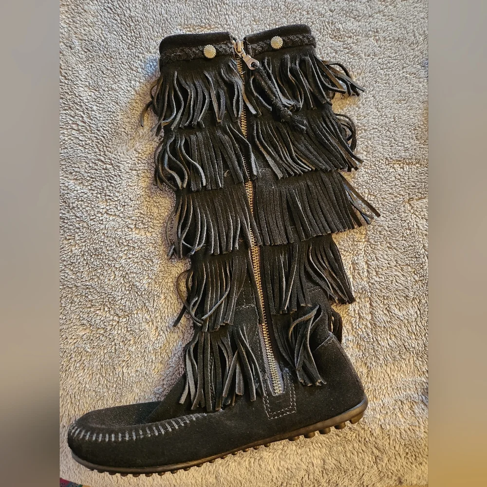 Minnetonka Tall 5 Layer Fringe Boots - Picture 4 of 7